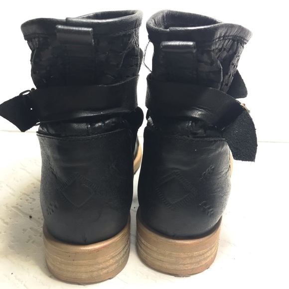 Cool way black leather booties - Picture 5 of 5